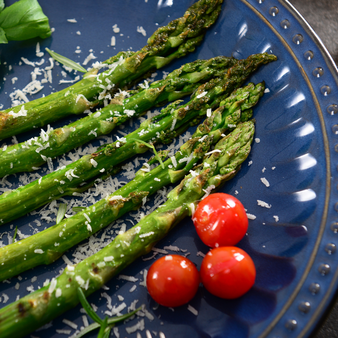 Aus der Weinliebhaber-Küche: Gegrillter grüner Spargel mit Parmaschinken & Balsamico